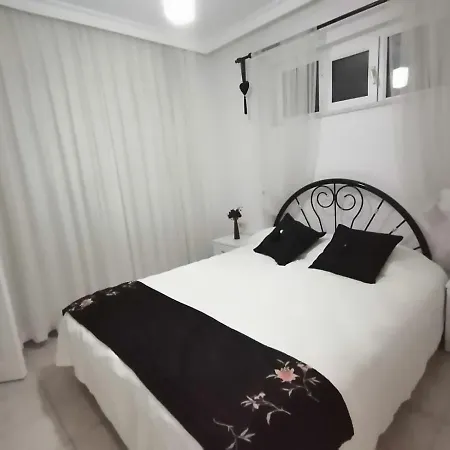 Villa Seaside Residence, Villa Guel, Denize Sifir, 3 Yatak Odali , 6 Kisilik ,Triplex Site Icerisinde Havuzlu Villa *