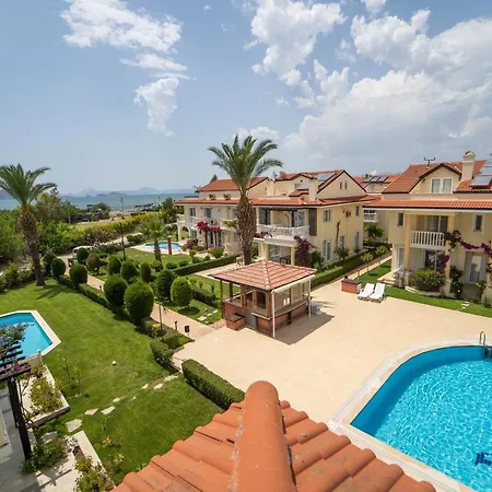 Seaside Residence, Villa Guel, Denize Sifir, 3 Yatak Odali , 6 Kisilik ,Triplex Site Icerisinde Havuzlu Villa *